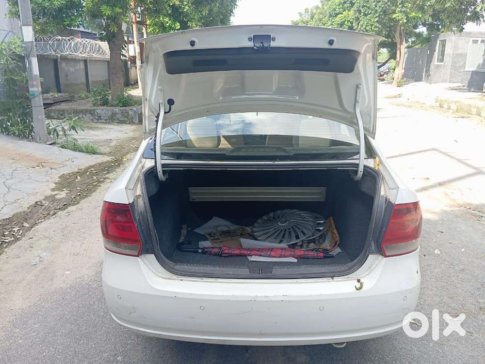 Volkswagen Vento Celeste 1.6 Highline, 2014, Petrol