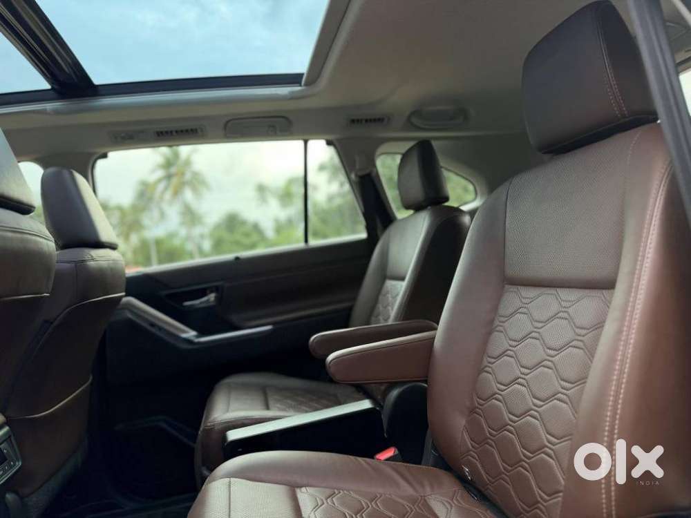 Toyota Innova Hycross 2.0 Zx (o) Hybrid 7 Str, 2025, Petrol