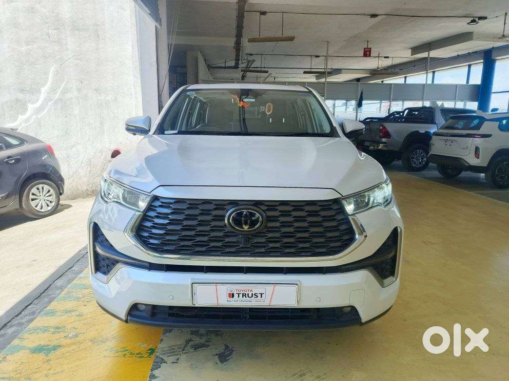 Toyota Innova Hycross 2.0 Zx Hybrid 7 Str, 2025, Petrol