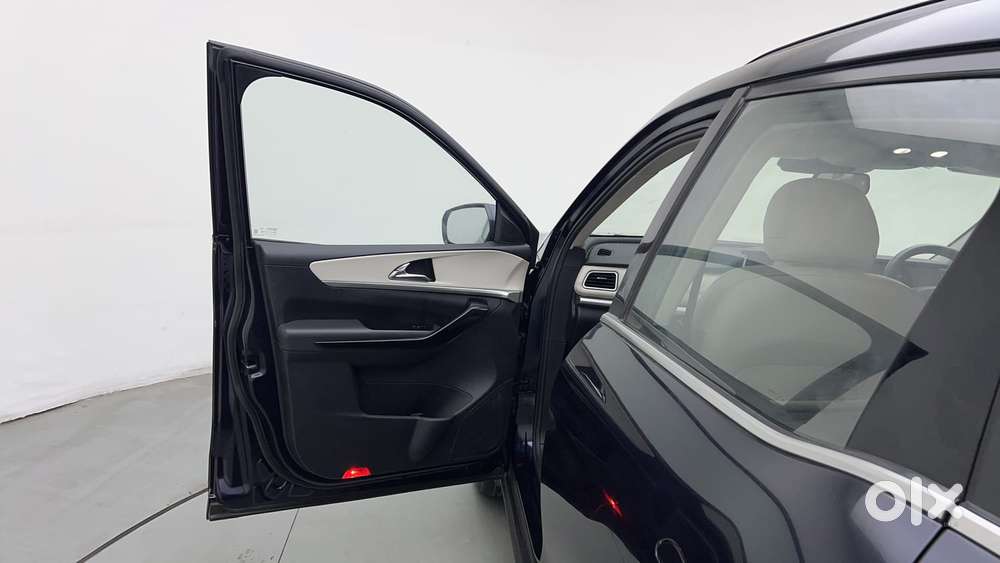 Mahindra Xuv700 2.2 Ax 7 Diesel At Str, 2022, Diesel