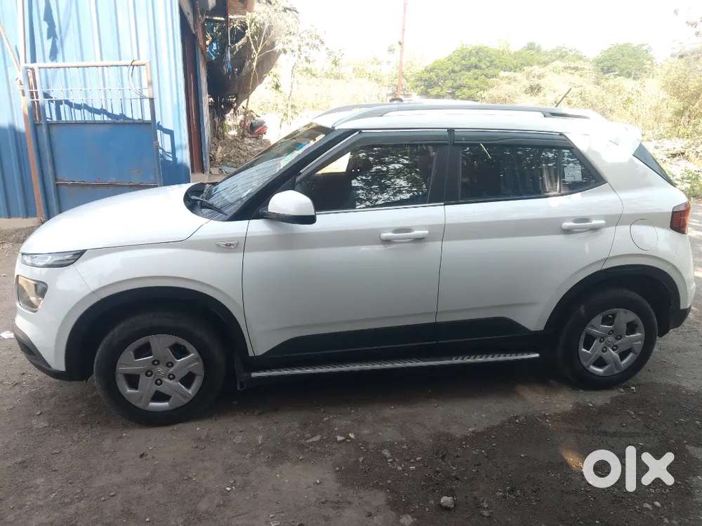Hyundai Venue 2022 Petrol 30500 Km Driven