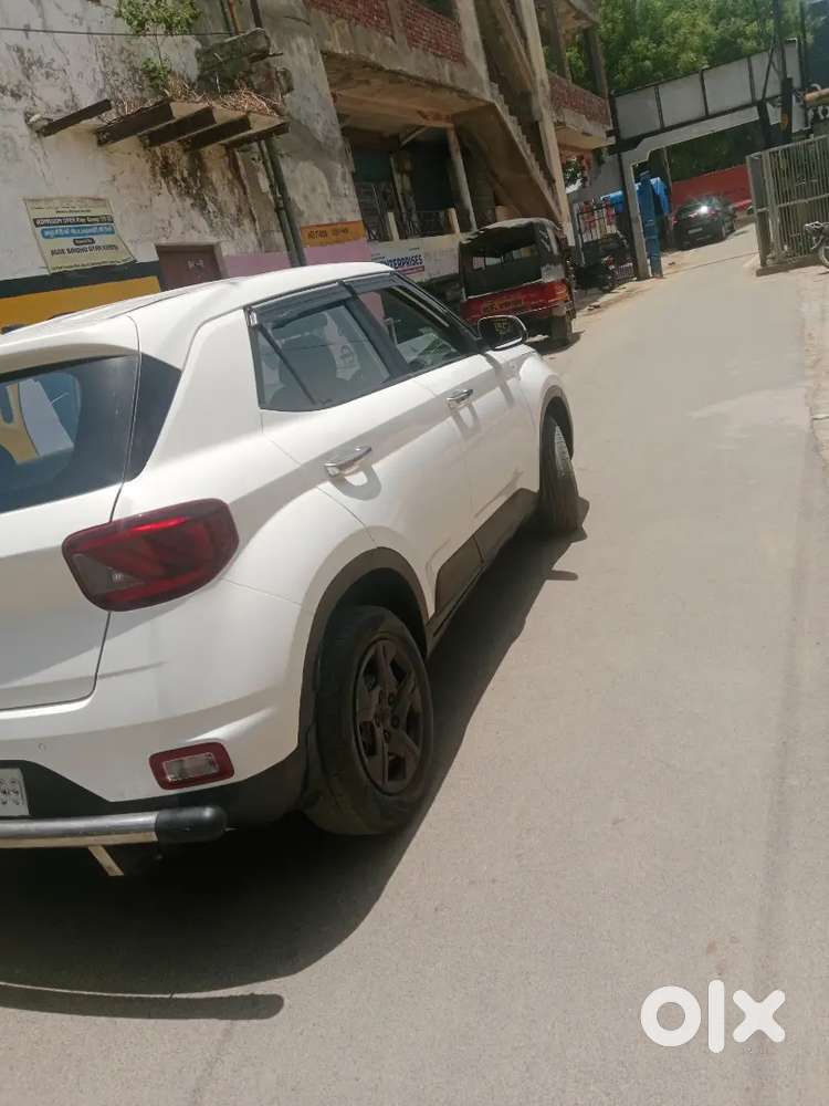 Hyundai Venue 2020 Petrol Well Maintained