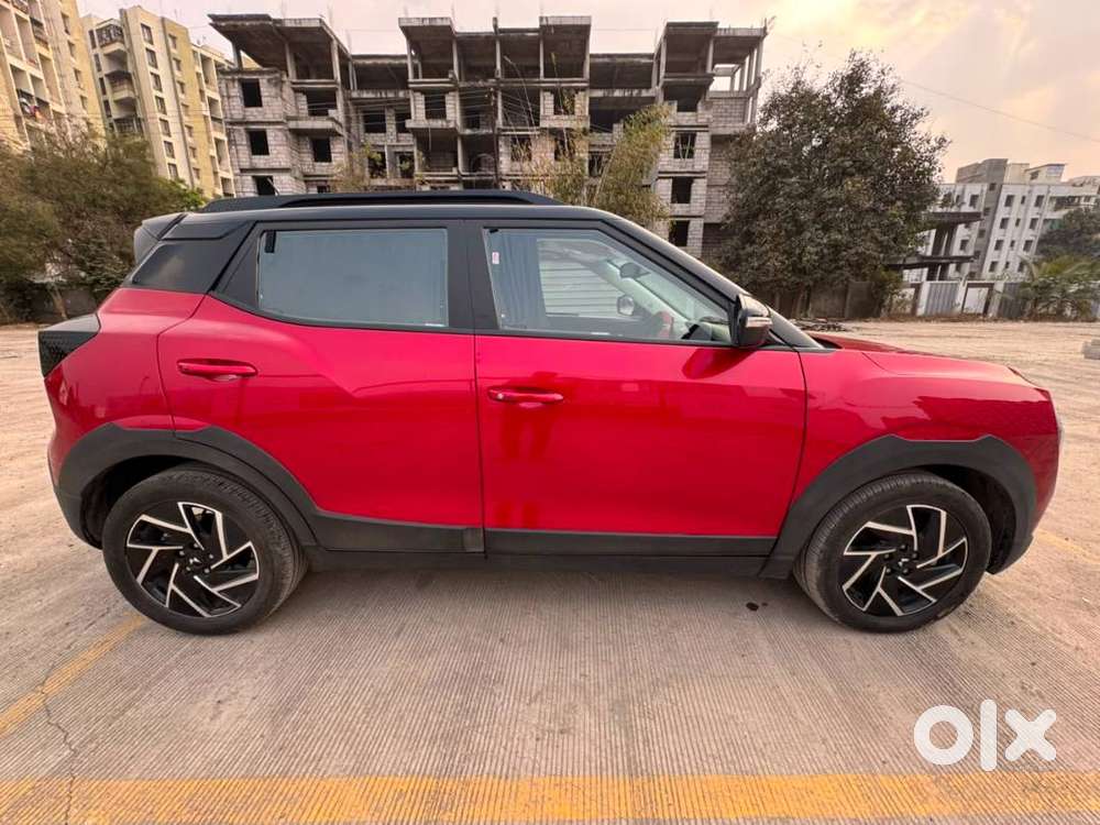 For Sale: Mahindra Xuv3xo Ax7 Diesel Mt (dual Tone)