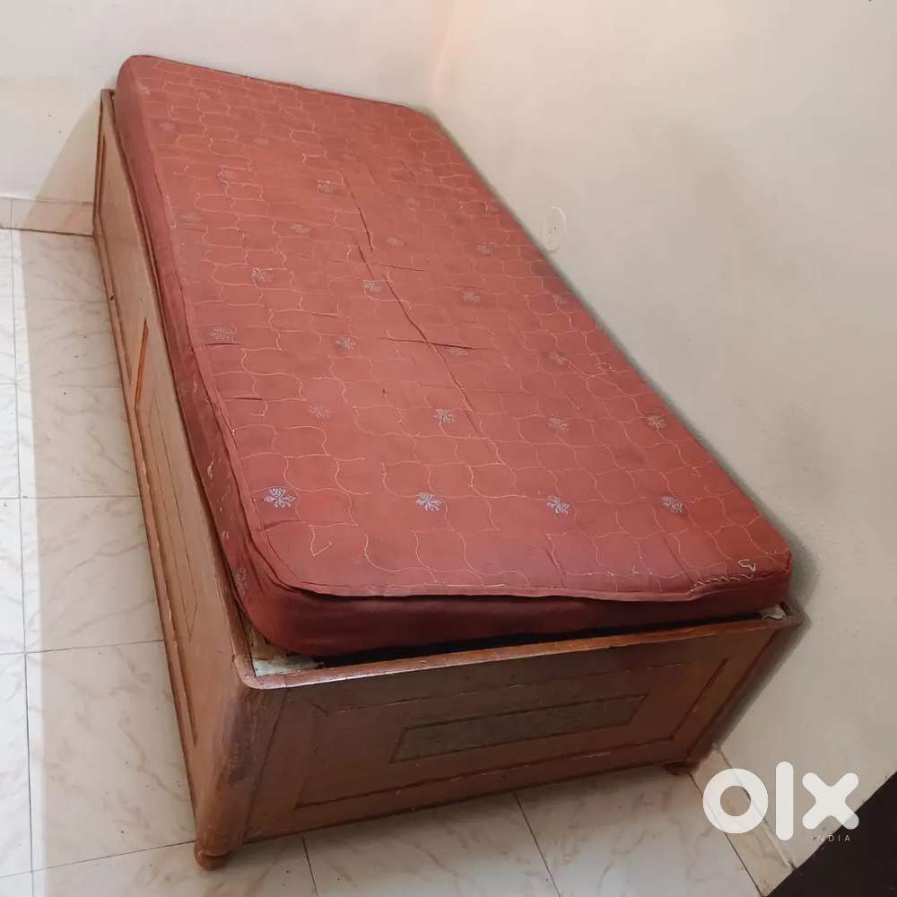 Diwan with mattress