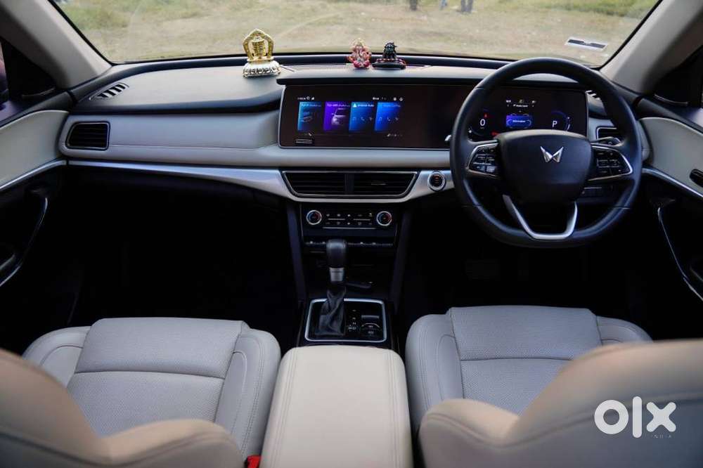 Mahindra Xuv700 2.0 Ax 7 Petrol At Luxury Pack Str, 2024, Petrol