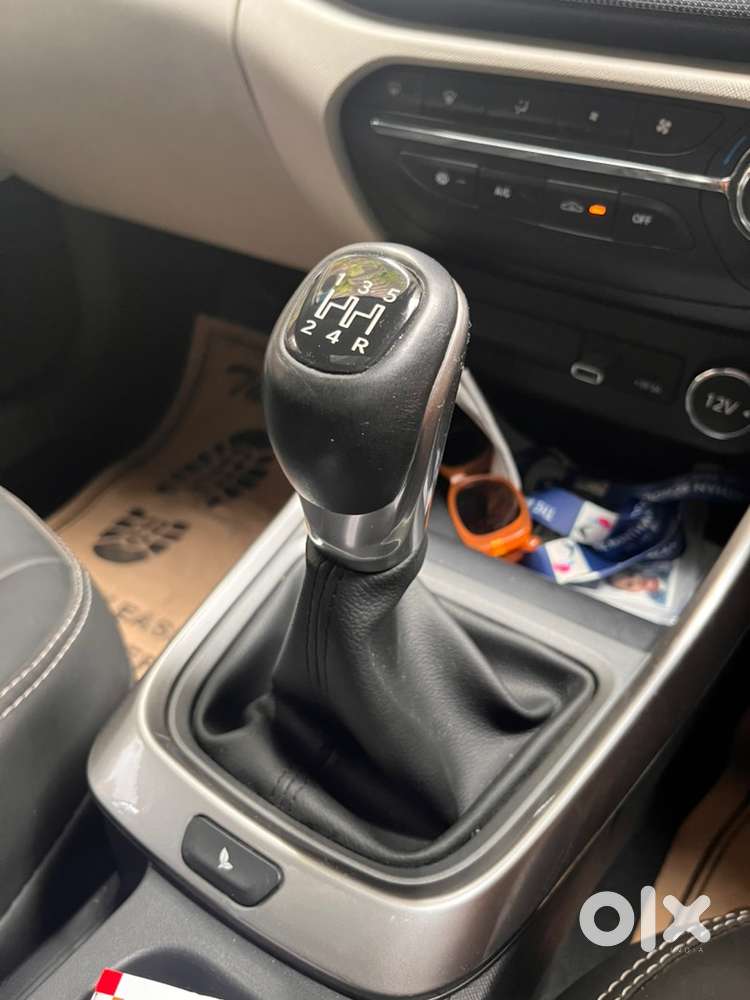 Tata Altroz Petrol 2024