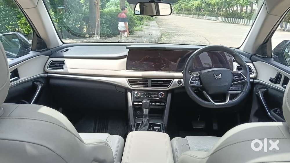 Mahindra Xuv700 2.0 Ax 7 Petrol At Luxury Pack Str, 2023, Petrol