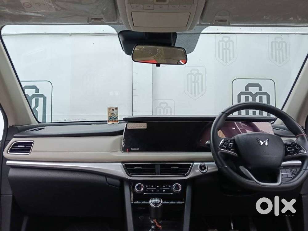 Mahindra Xuv700 2.2 Ax 7 Diesel Mt Luxury Pack Str, 2025, Diesel