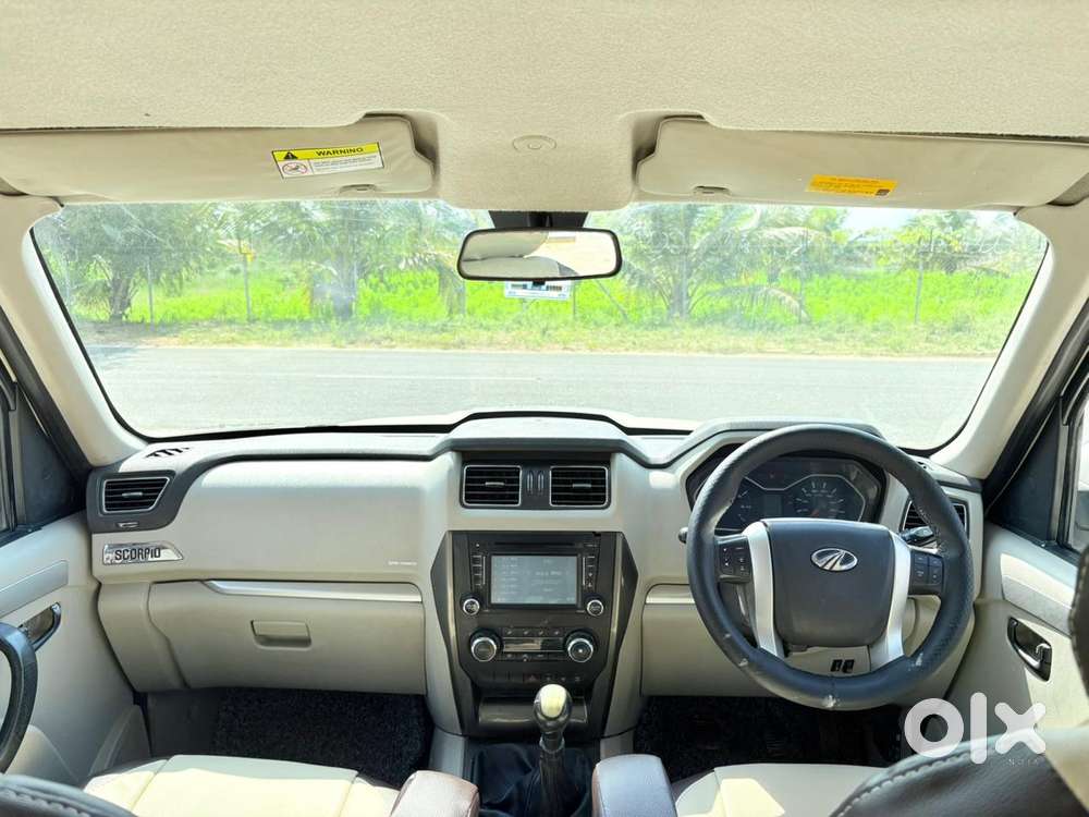 Mahindra Scorpio S10, 2015