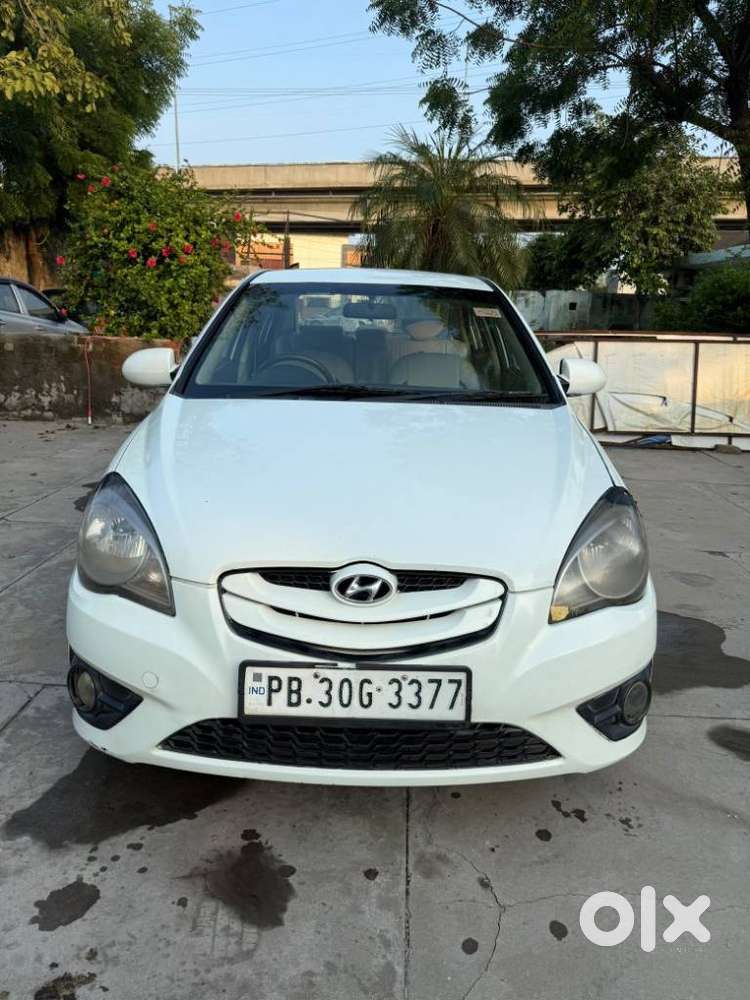 Hyundai Verna, 2011