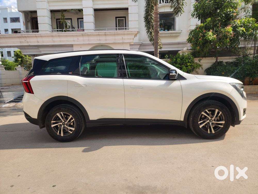 Mahindra Xuv700 Ax 5 Petrol Mt Str (e), 2024, Petrol