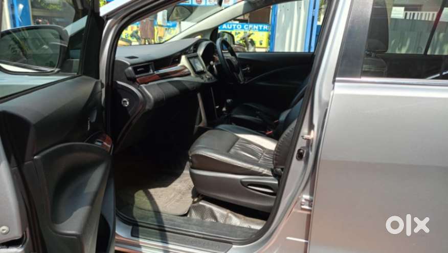 Toyota Innova Crysta 2.4 G Mt 7 Str, 2017, Diesel