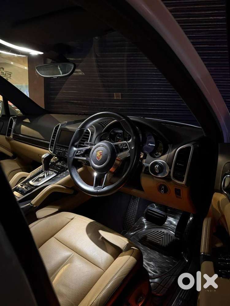 Porsche Cayenne 2015 Diesel 85000 Km Driven