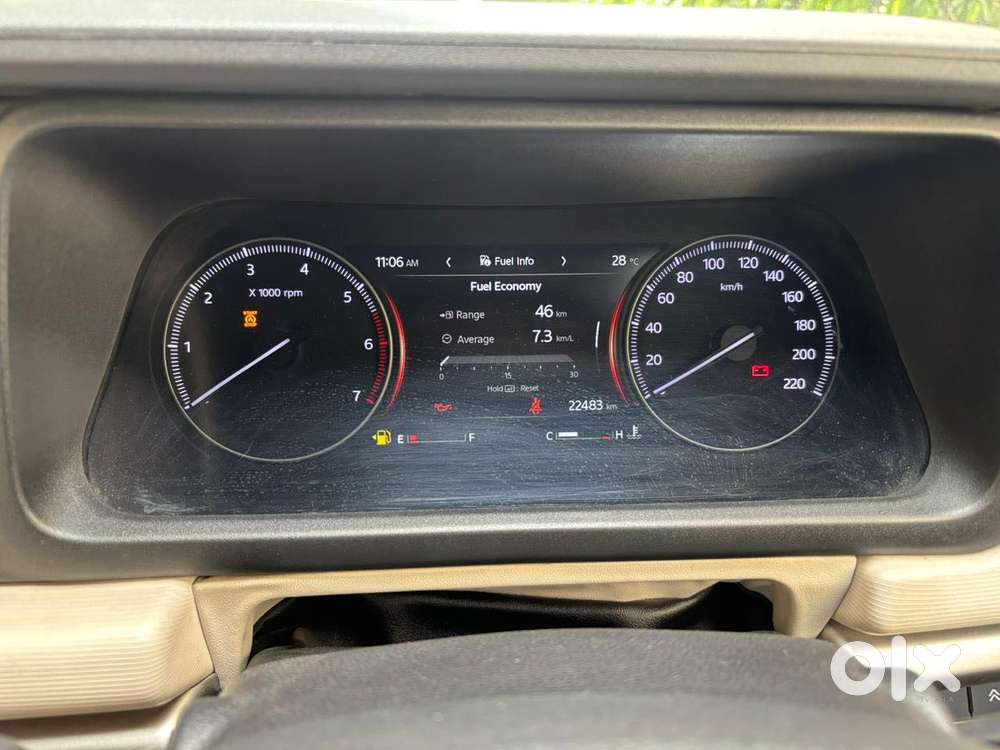 Mahindra Xuv700 Mx Petrol Mt 5 Str (e), 2025, Petrol