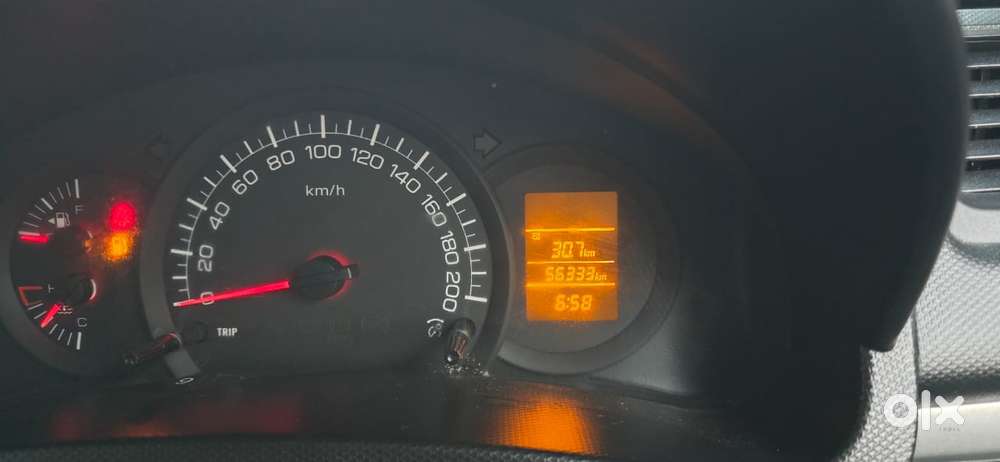 Maruti Suzuki Swift Lxi Optional-o, 2017, Petrol