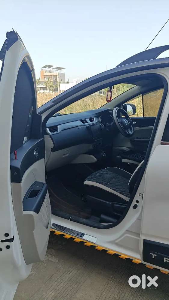 Triber Top Model With Automatic Transmission In Super Condition