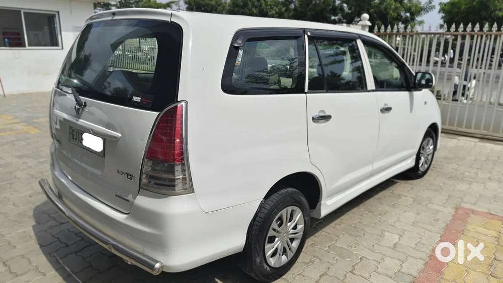 Toyota Innova 2.5 E 8 Str, 2010, Diesel