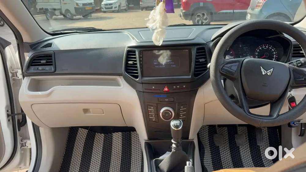 Mahindra Xuv300 W4 Petrol 2024model.sunroof