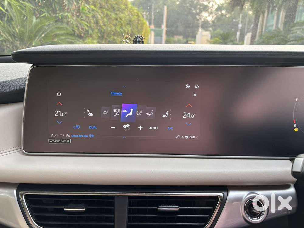 Mahindra Xuv700 2.2 Ax 7 Diesel Mt Luxury Pack Str, 2025, Diesel