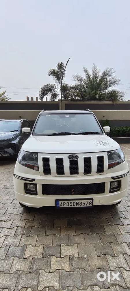 Mahindra Tuv 300 T10 Top End Car And Well Maintained Suv For Sale.