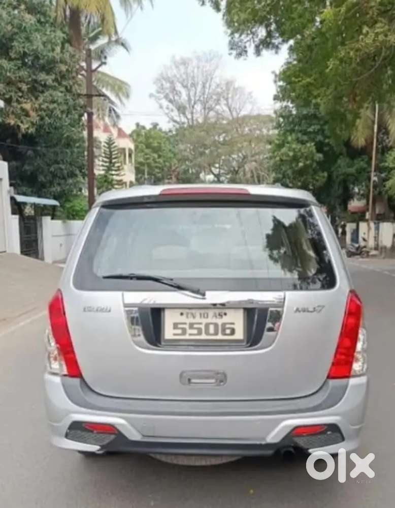 Isuzu Mu7 2015