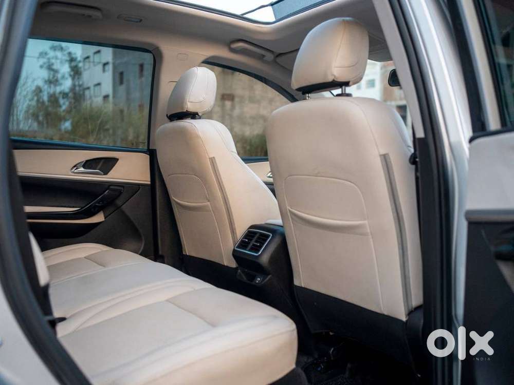 Mahindra Xuv700 2.0 Ax 5 Petrol At Str, 2024, Petrol
