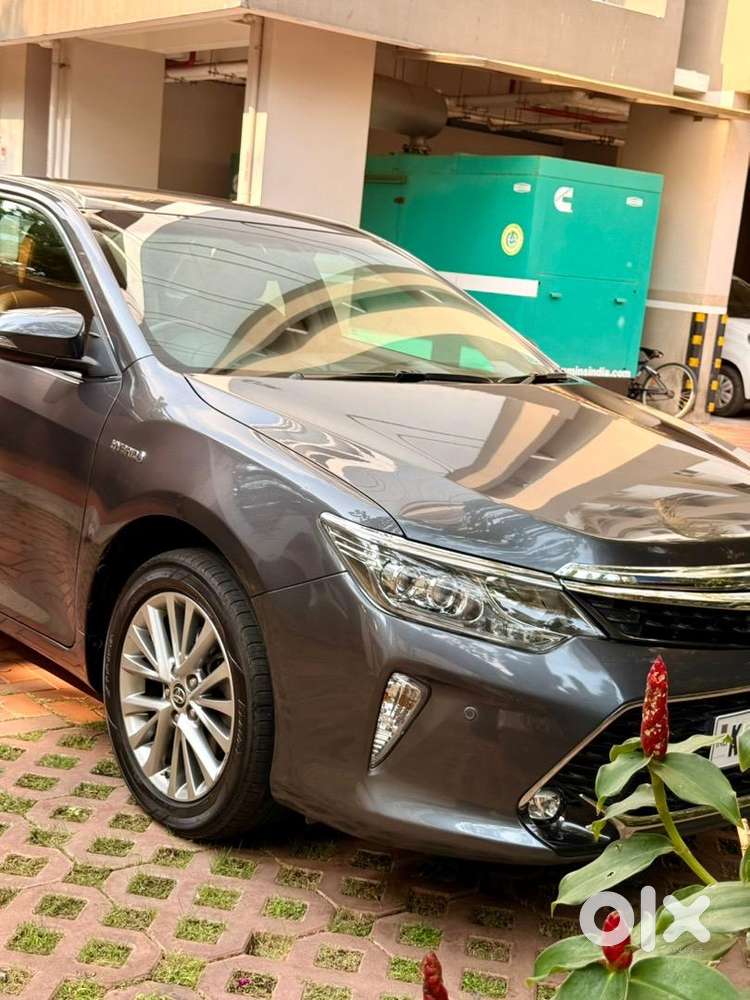 Toyota Camry 2018 Hybrid Well Maintained