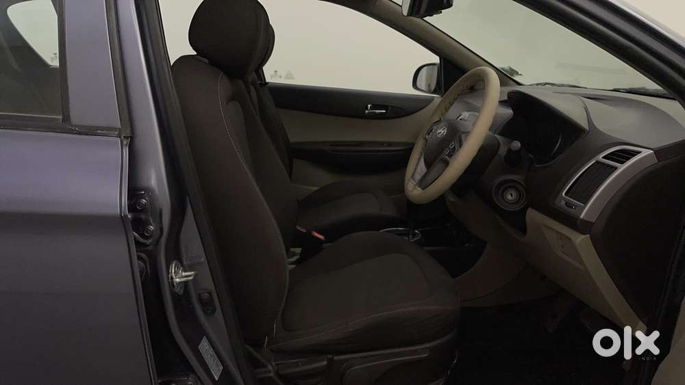 Hyundai I20 2009-2011 1.4 Asta (at), 2011, Petrol