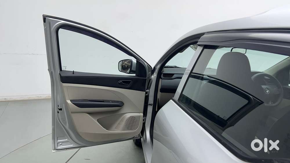 Renault Triber Rxe, 2023, Petrol