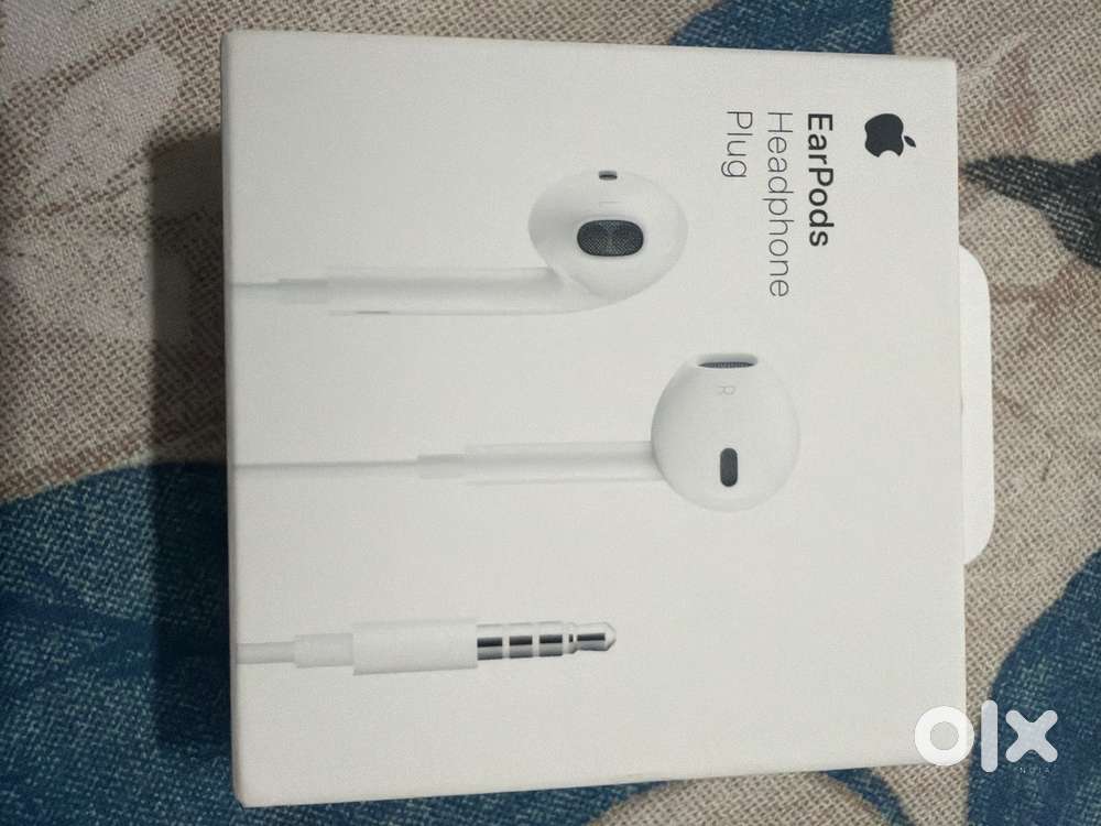 Apple EarPods with 3.5mm jack