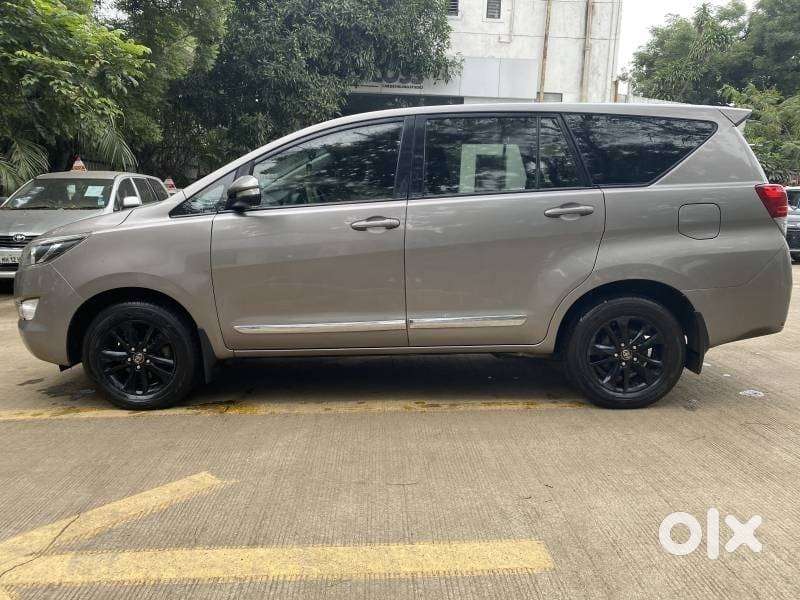Toyota Innova Crysta 2.8 Gx At 8 Seater, 2017, Diesel