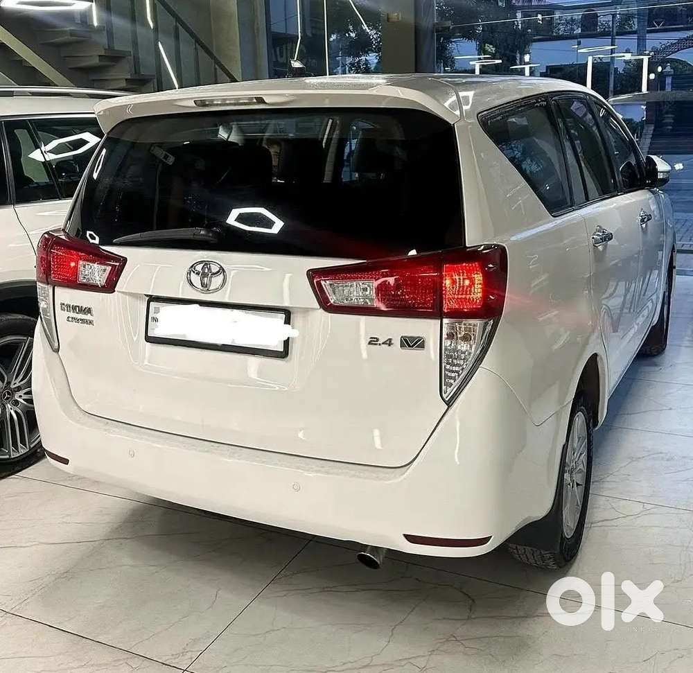 Toyota Innova Crysta 2.4 V 2016