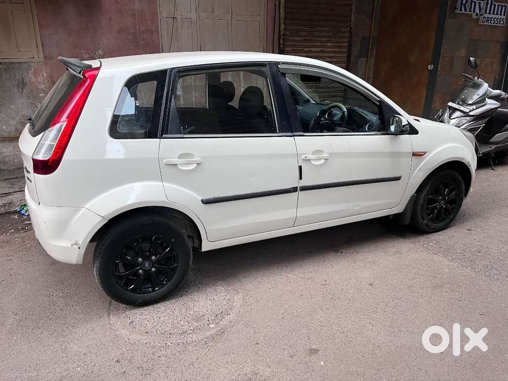 Ford Figo With Maintain And Full Powerfull Engine -2 Keys