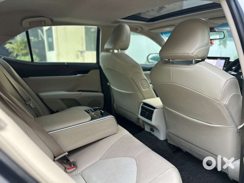 Toyota Camry Hybrid, 2022, Petrol