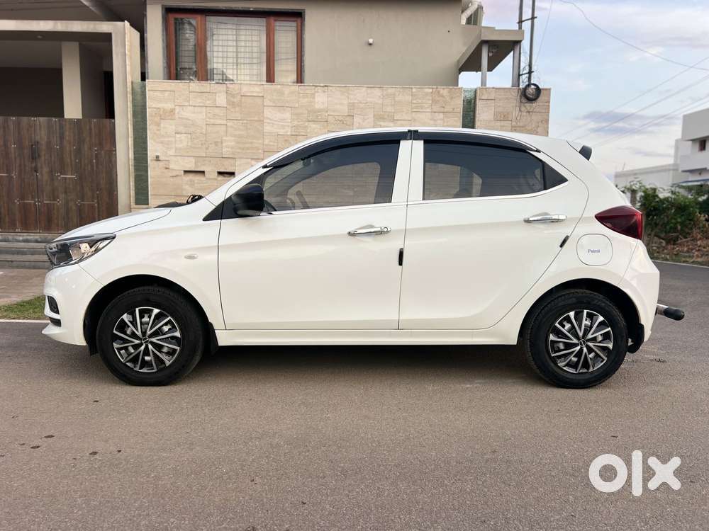 Tata Tiago 1.2 Revotron Xe Option, 2025, Petrol
