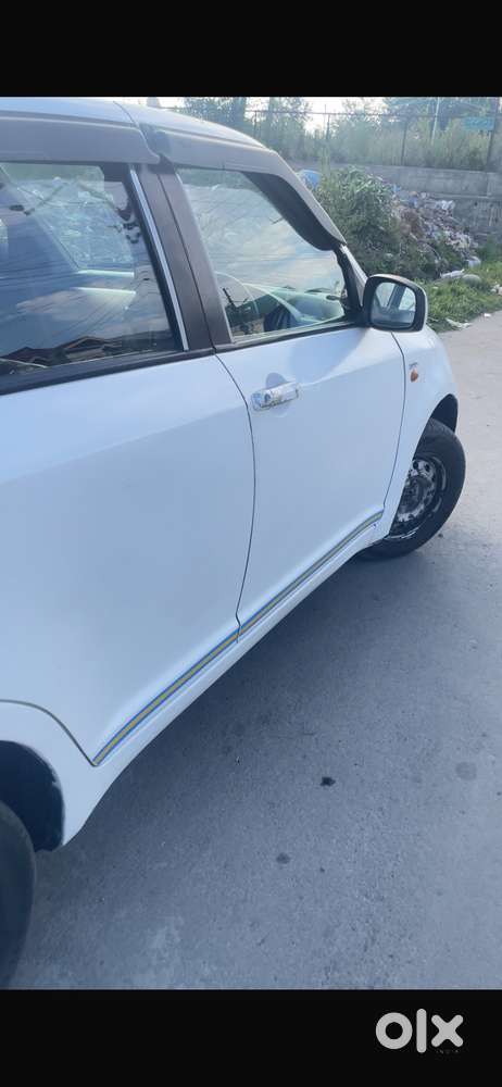 Maruti Suzuki Swift Dzire Tour 2016 Diesel Well Maintained