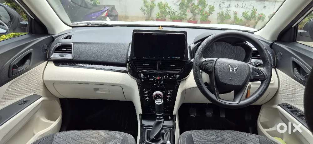 Mahindra Xuv 3xo Mx1 2024 Petrol 10516 Km Driven
