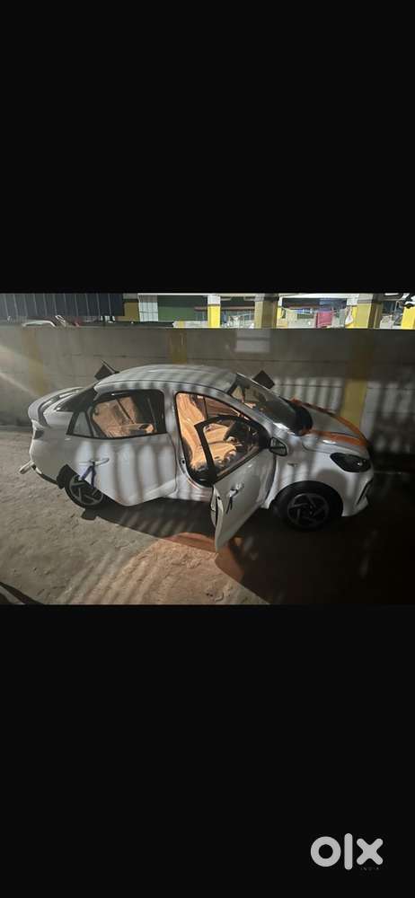 Hyundai Aura 2025 Cng