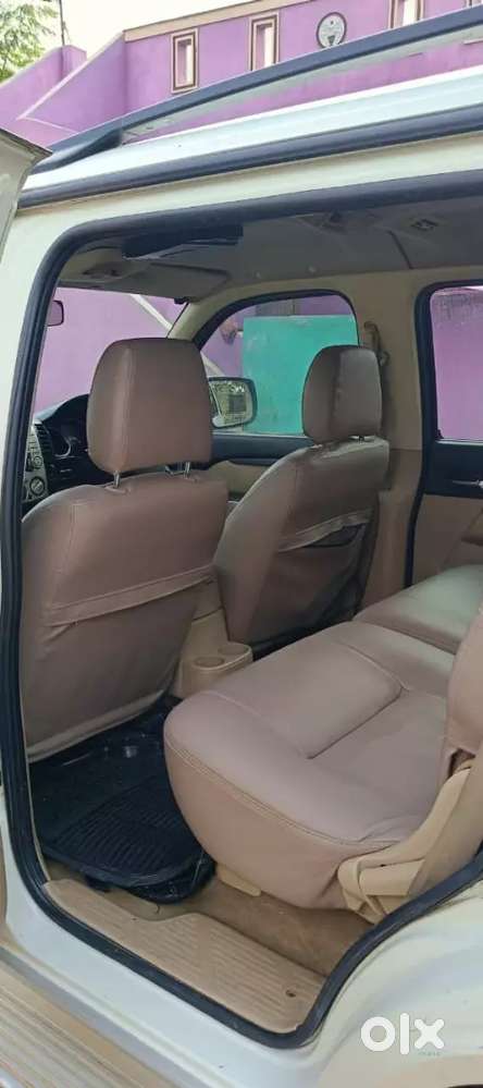 Ford Endeavour Showroom Mainted Vehicle Good Condition Very Less Drive