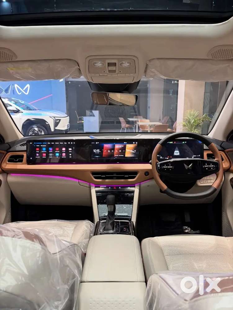 Mahindra Xuv 7xo Ax7 Petrol At 2026 Gelexy Grey  Variant