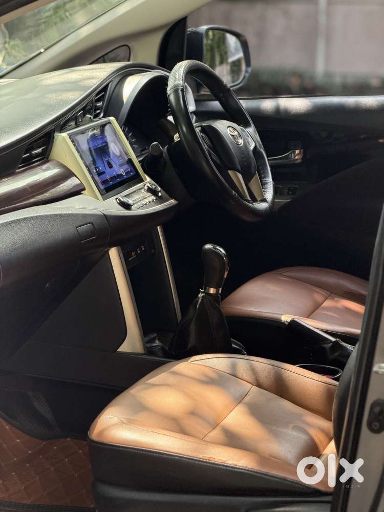 Toyota Innova Crysta 2.4 V 8 Str, 2016, Diesel