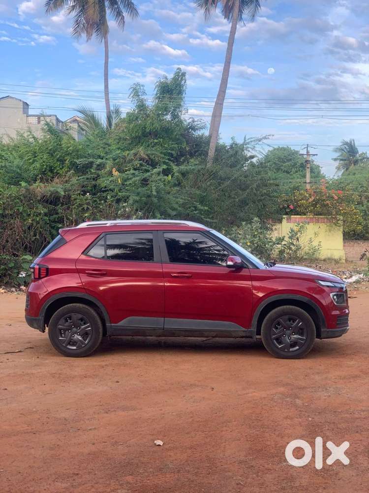 Hyundai Venue 2023 Petrol Well Maintained