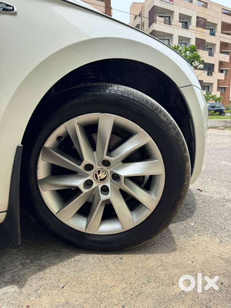 Skoda Superb Lk 1.8 Tsi At, 2016, Petrol