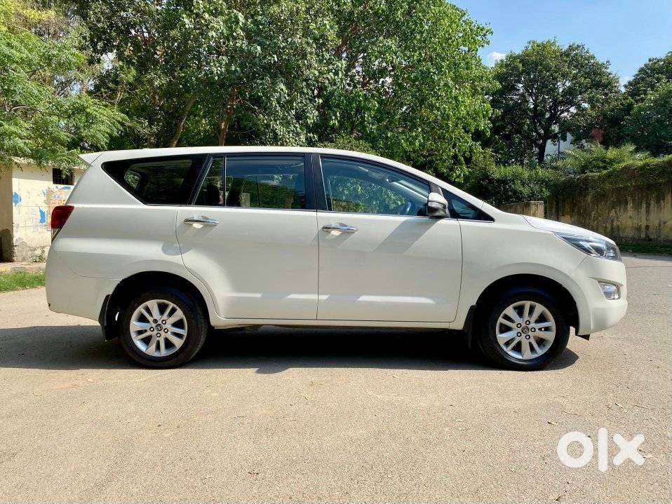 Toyota Innova Crysta 2.4 V 8 Str, 2017, Diesel