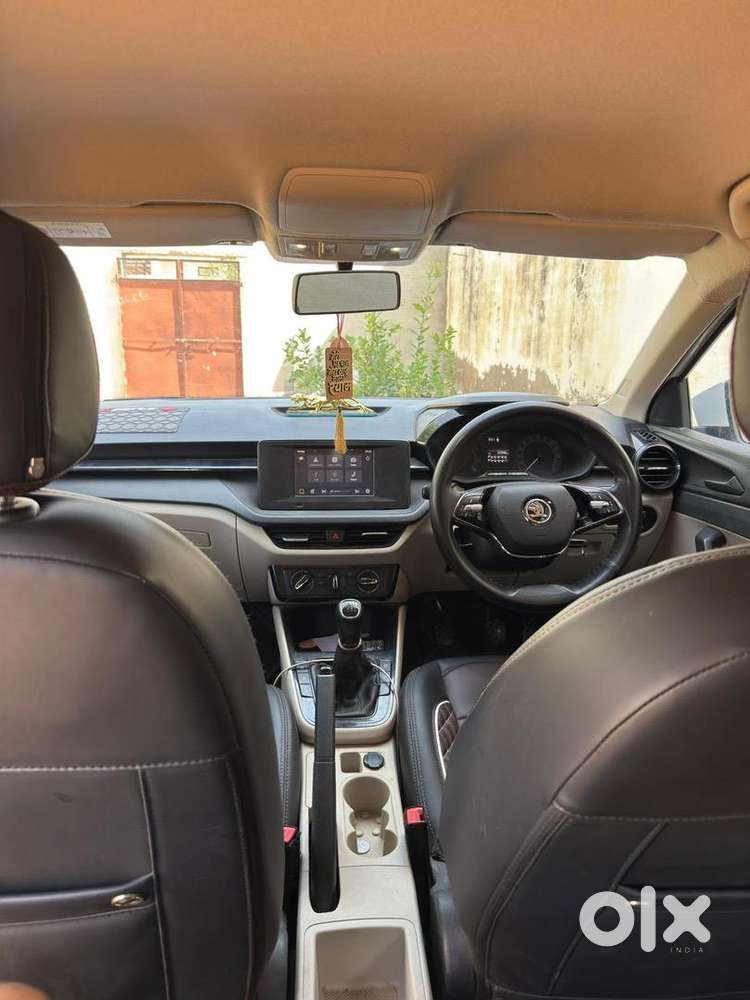Skoda Slavia Petrol 2023
