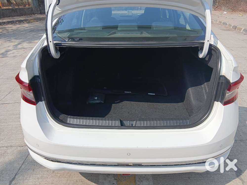 Skoda Slavia 1.0 Tsi Style At, 2023, Petrol