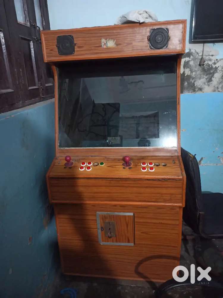 Game box with kit