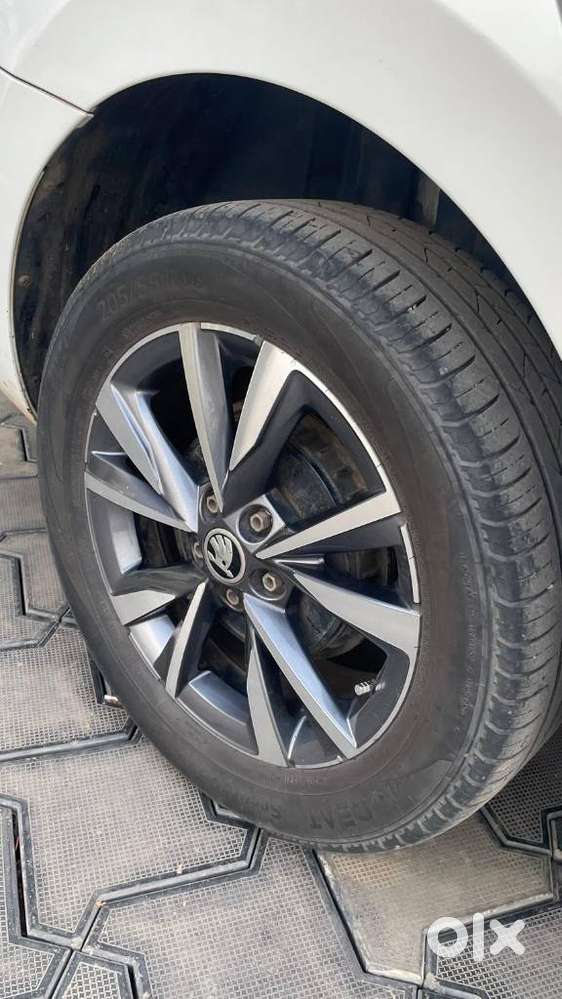 Skoda Slavia 1.5 Tsi Style At, 2022, Petrol