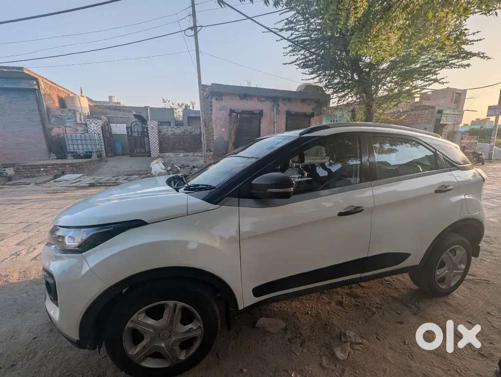 Urgent Sell: Tata Nexon 2020 Petrol 85000 Km Driven