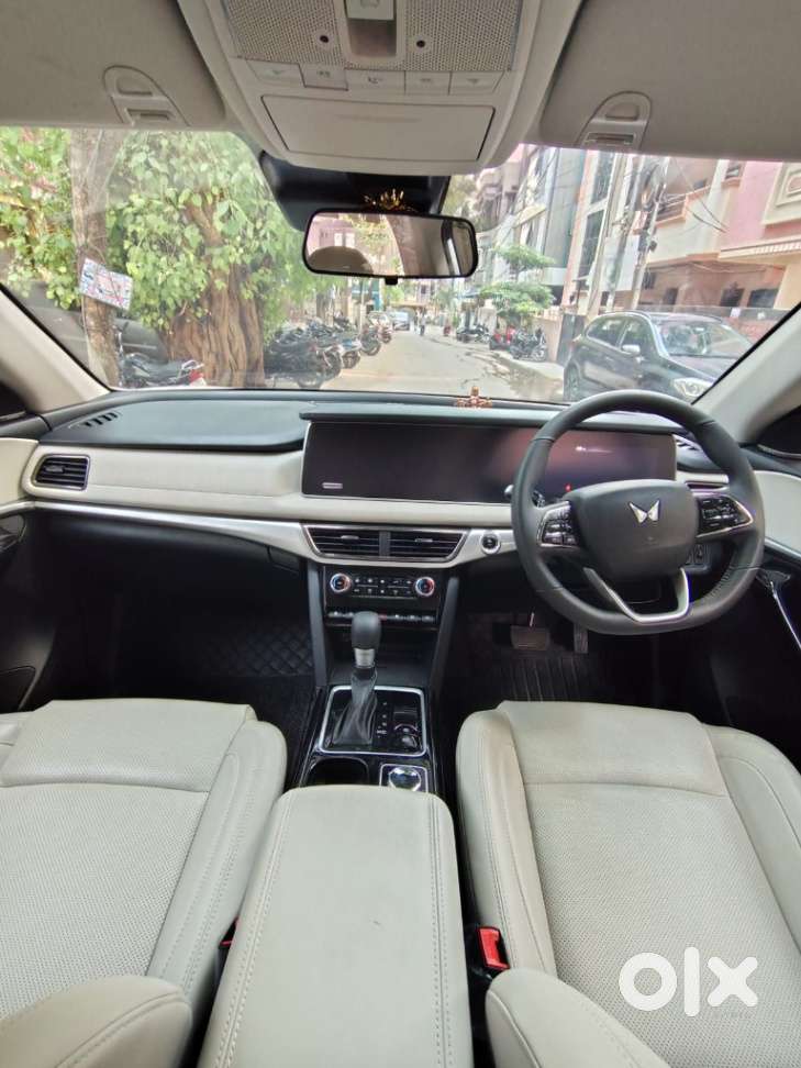 Mahindra Xuv700 Ax7l 6 Str At, 2025, Diesel